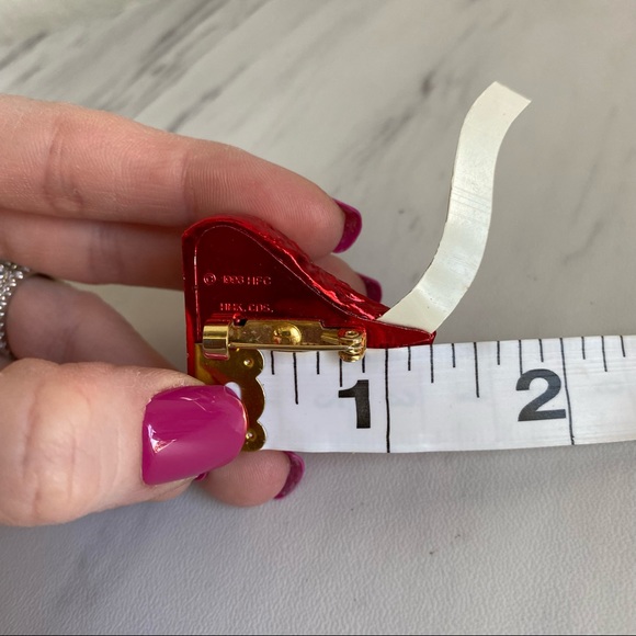 Vintage 1996 Hallmark Hershey’s Kiss Chocolate Lapel Pin Brooch - Picture 11 of 12